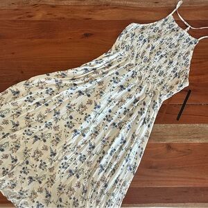 🦊 Hayden Blue and Cream Floral Midi Dress